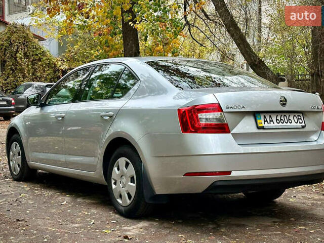 Серый Шкода Октавия, объемом двигателя 1.6 л и пробегом 84 тыс. км за 15000 $, фото 5 на Automoto.ua
