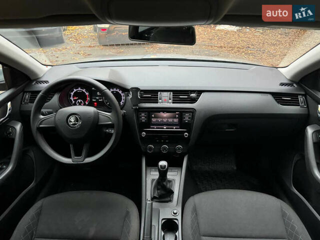 Серый Шкода Октавия, объемом двигателя 1.6 л и пробегом 84 тыс. км за 15000 $, фото 16 на Automoto.ua