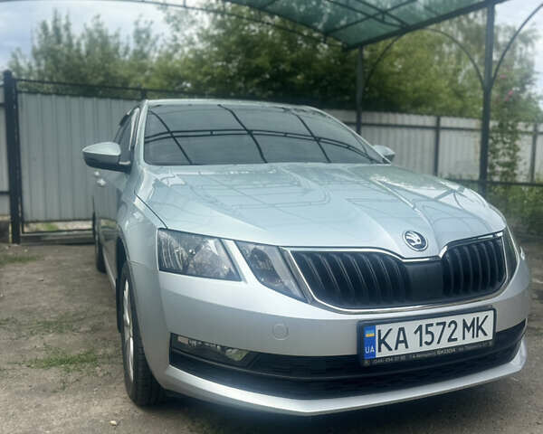 Серый Шкода Октавия, объемом двигателя 1.6 л и пробегом 143 тыс. км за 14999 $, фото 2 на Automoto.ua