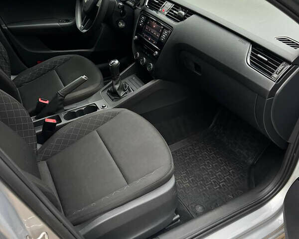 Серый Шкода Октавия, объемом двигателя 1.6 л и пробегом 84 тыс. км за 15000 $, фото 12 на Automoto.ua