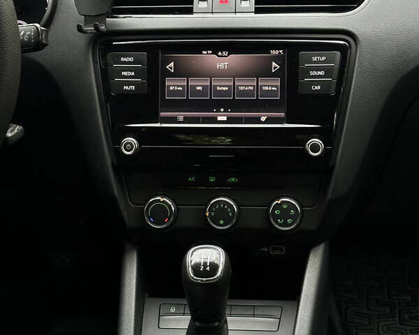 Серый Шкода Октавия, объемом двигателя 1.6 л и пробегом 84 тыс. км за 15000 $, фото 22 на Automoto.ua