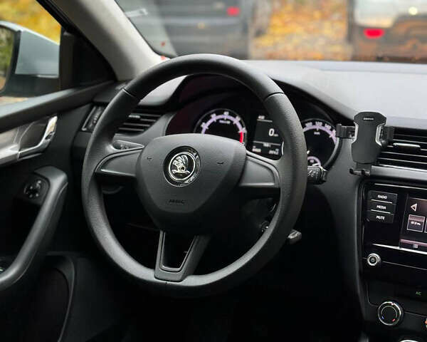 Серый Шкода Октавия, объемом двигателя 1.6 л и пробегом 84 тыс. км за 15000 $, фото 18 на Automoto.ua