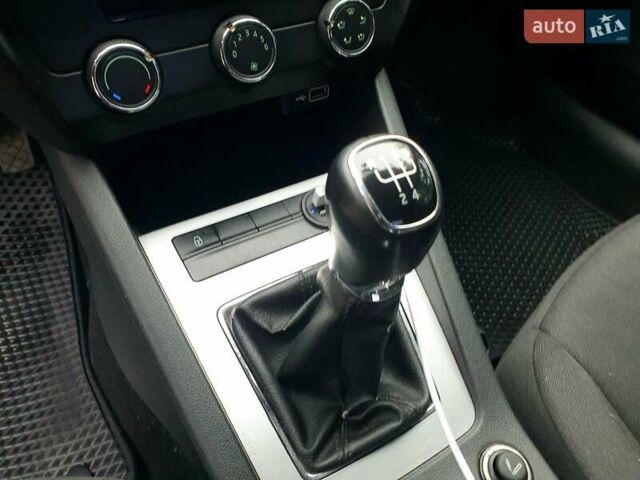 Серый Шкода Октавия, объемом двигателя 1.6 л и пробегом 230 тыс. км за 13700 $, фото 5 на Automoto.ua