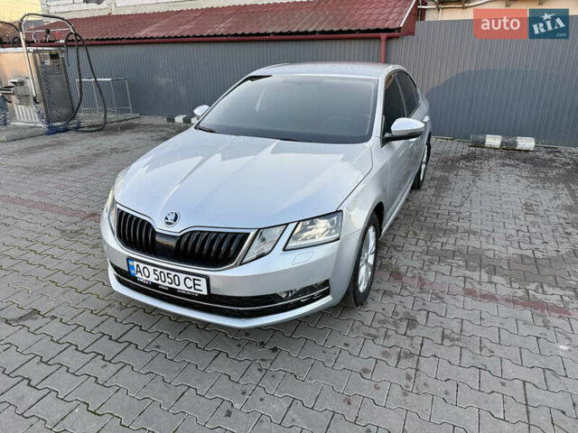 Сірий Шкода Октавія, об'ємом двигуна 2 л та пробігом 243 тис. км за 15800 $, фото 1 на Automoto.ua