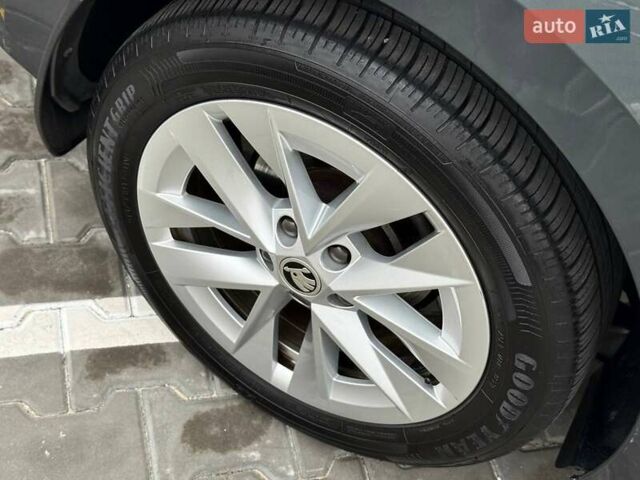 Серый Шкода Октавия, объемом двигателя 1.97 л и пробегом 30 тыс. км за 27500 $, фото 12 на Automoto.ua