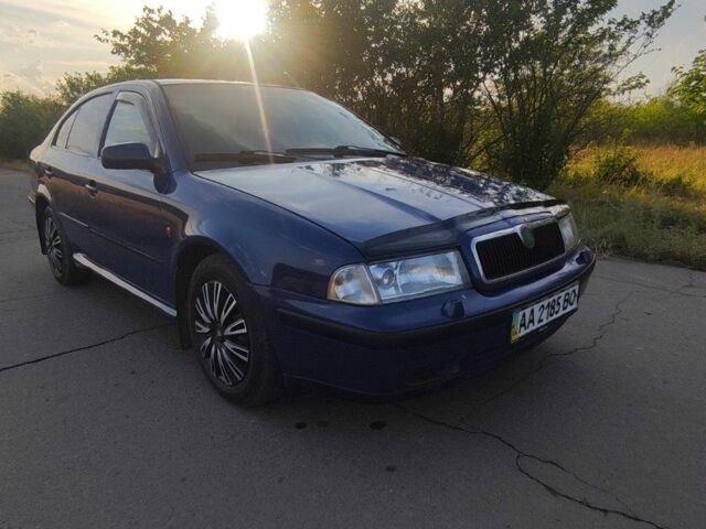 Синий Шкода Октавия, объемом двигателя 1.6 л и пробегом 270 тыс. км за 3350 $, фото 2 на Automoto.ua