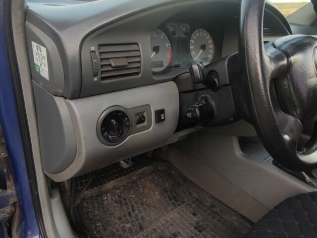 Синий Шкода Октавия, объемом двигателя 1.6 л и пробегом 270 тыс. км за 3700 $, фото 6 на Automoto.ua