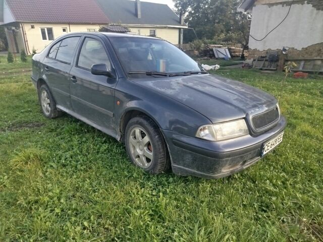 Синий Шкода Октавия, объемом двигателя 1.6 л и пробегом 300 тыс. км за 1750 $, фото 1 на Automoto.ua