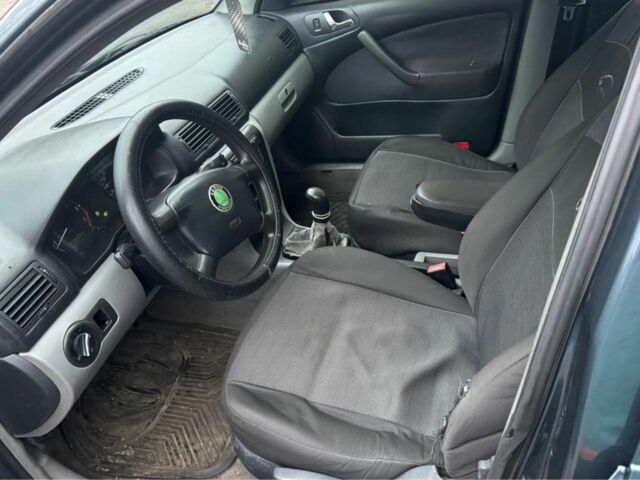 Синий Шкода Октавия, объемом двигателя 0 л и пробегом 300 тыс. км за 1776 $, фото 4 на Automoto.ua