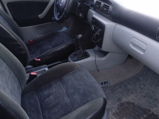 Синій Шкода Октавія, об'ємом двигуна 1.6 л та пробігом 400 тис. км за 3750 $, фото 11 на Automoto.ua