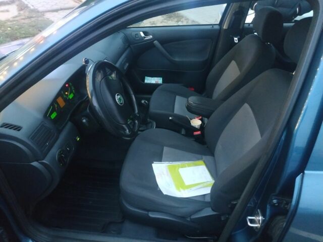 Синий Шкода Октавия, объемом двигателя 1.6 л и пробегом 415 тыс. км за 3900 $, фото 5 на Automoto.ua