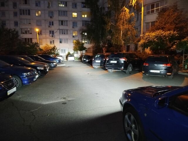 Синій Шкода Октавія, об'ємом двигуна 1.6 л та пробігом 350 тис. км за 4000 $, фото 1 на Automoto.ua