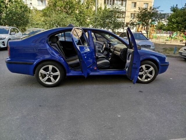 Синій Шкода Октавія, об'ємом двигуна 1.6 л та пробігом 350 тис. км за 4000 $, фото 6 на Automoto.ua