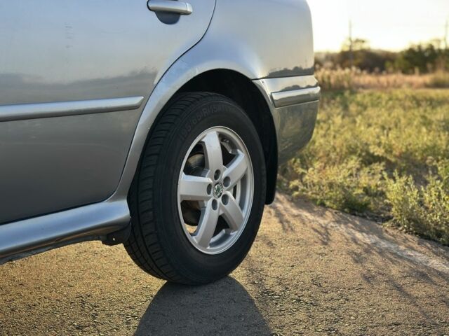 Синий Шкода Октавия, объемом двигателя 2 л и пробегом 260 тыс. км за 4400 $, фото 9 на Automoto.ua