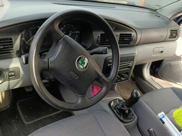 Синий Шкода Октавия, объемом двигателя 1.6 л и пробегом 199 тыс. км за 4300 $, фото 2 на Automoto.ua