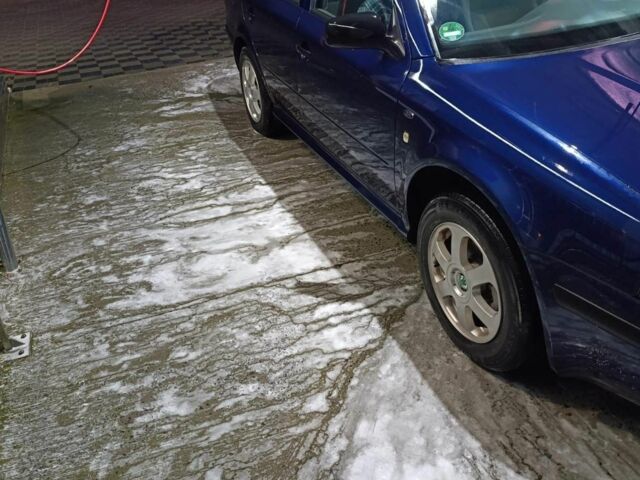 Синий Шкода Октавия, объемом двигателя 1.6 л и пробегом 199 тыс. км за 4300 $, фото 1 на Automoto.ua