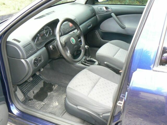 Синій Шкода Октавія, об'ємом двигуна 1.6 л та пробігом 330 тис. км за 4000 $, фото 6 на Automoto.ua