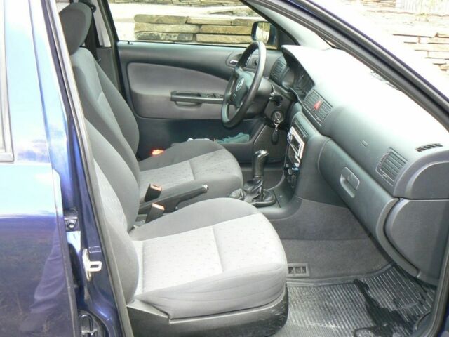 Синій Шкода Октавія, об'ємом двигуна 1.6 л та пробігом 330 тис. км за 4000 $, фото 7 на Automoto.ua