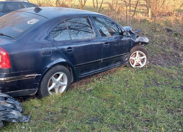 Синий Шкода Октавия, объемом двигателя 1.9 л и пробегом 350 тыс. км за 1500 $, фото 3 на Automoto.ua