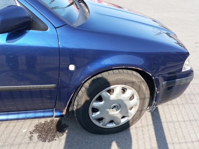 Синий Шкода Октавия, объемом двигателя 1.6 л и пробегом 313 тыс. км за 3800 $, фото 1 на Automoto.ua