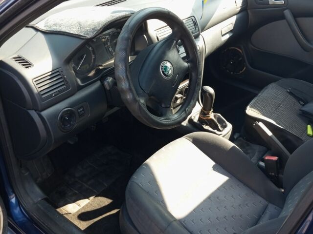 Синий Шкода Октавия, объемом двигателя 1.6 л и пробегом 313 тыс. км за 3800 $, фото 5 на Automoto.ua