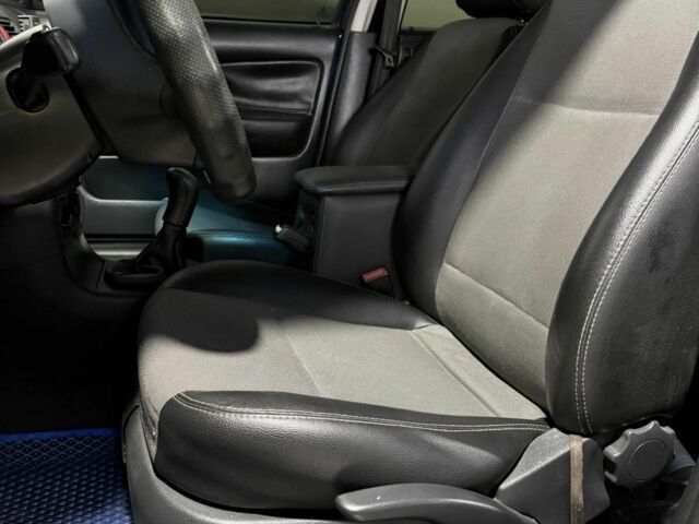 Синий Шкода Октавия, объемом двигателя 1.6 л и пробегом 308 тыс. км за 4300 $, фото 4 на Automoto.ua