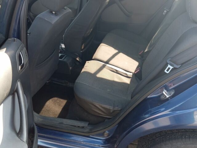 Синий Шкода Октавия, объемом двигателя 1.6 л и пробегом 313 тыс. км за 3800 $, фото 6 на Automoto.ua