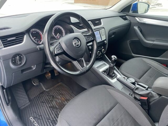 Синий Шкода Октавия, объемом двигателя 1.8 л и пробегом 148 тыс. км за 12500 $, фото 4 на Automoto.ua