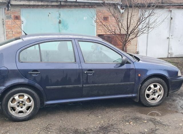 Синій Шкода Октавія, об'ємом двигуна 1 л та пробігом 270 тис. км за 2400 $, фото 1 на Automoto.ua