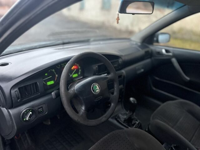 Синий Шкода Октавия, объемом двигателя 1.9 л и пробегом 350 тыс. км за 1350 $, фото 5 на Automoto.ua