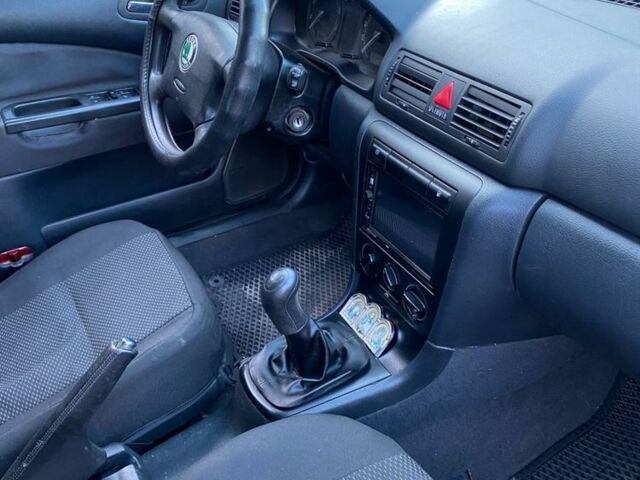 Синий Шкода Октавия, объемом двигателя 1.6 л и пробегом 325 тыс. км за 3100 $, фото 5 на Automoto.ua