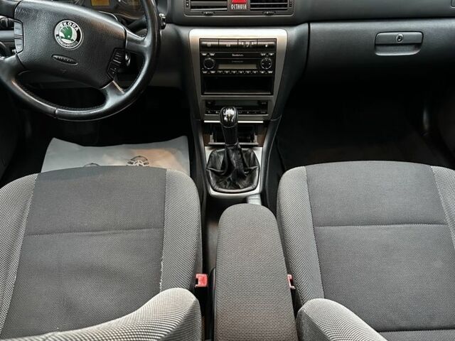 Синий Шкода Октавия, объемом двигателя 1.8 л и пробегом 264 тыс. км за 5000 $, фото 6 на Automoto.ua