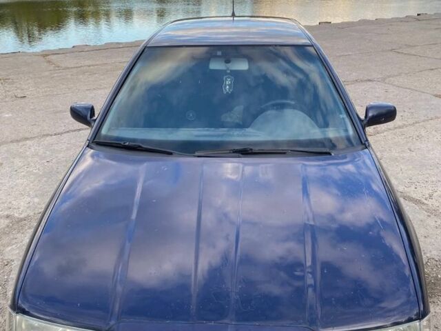 Синий Шкода Октавия, объемом двигателя 1.6 л и пробегом 325 тыс. км за 3100 $, фото 2 на Automoto.ua