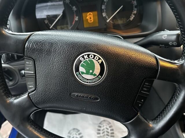 Синий Шкода Октавия, объемом двигателя 1.8 л и пробегом 264 тыс. км за 5000 $, фото 4 на Automoto.ua