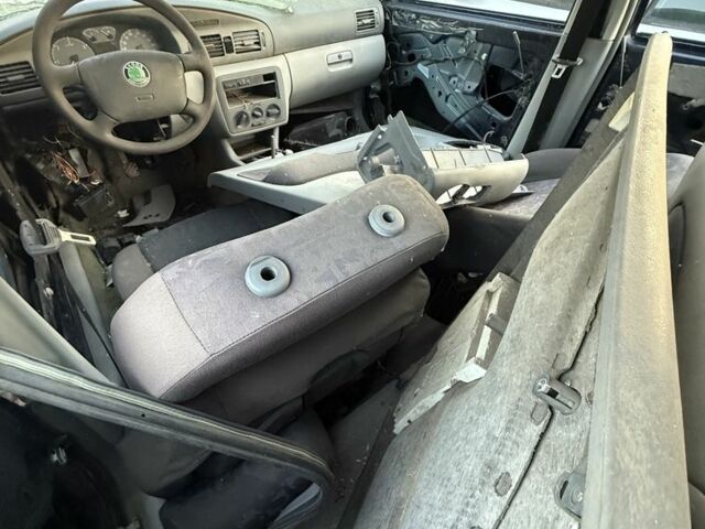 Синий Шкода Октавия, объемом двигателя 9 л и пробегом 300 тыс. км за 750 $, фото 2 на Automoto.ua