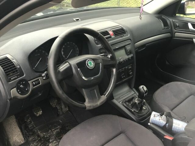 Синий Шкода Октавия, объемом двигателя 2 л и пробегом 300 тыс. км за 2500 $, фото 4 на Automoto.ua