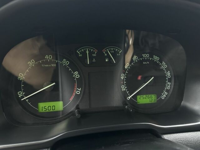 Синий Шкода Октавия, объемом двигателя 1.6 л и пробегом 252 тыс. км за 2200 $, фото 14 на Automoto.ua