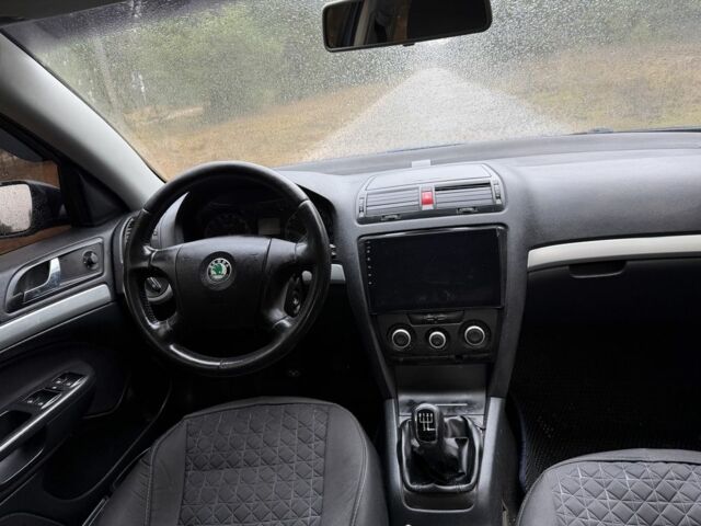 Синий Шкода Октавия, объемом двигателя 1.9 л и пробегом 245 тыс. км за 5250 $, фото 11 на Automoto.ua