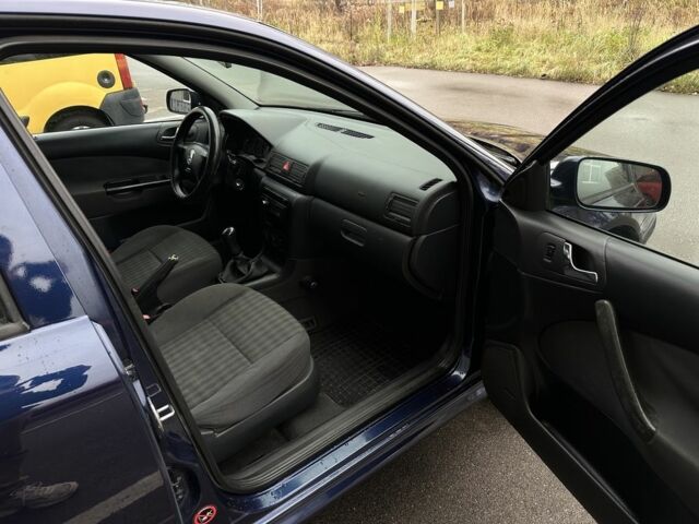 Синий Шкода Октавия, объемом двигателя 1.6 л и пробегом 252 тыс. км за 2300 $, фото 10 на Automoto.ua