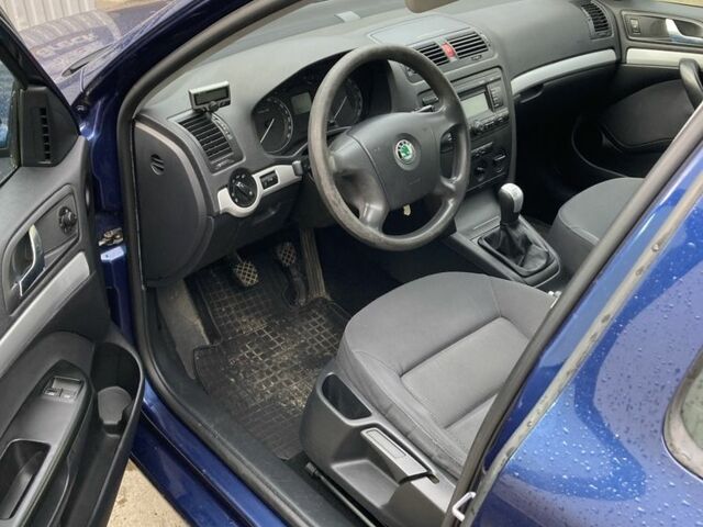 Синий Шкода Октавия, объемом двигателя 1.6 л и пробегом 330 тыс. км за 4300 $, фото 7 на Automoto.ua