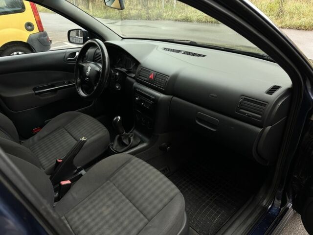 Синий Шкода Октавия, объемом двигателя 1.6 л и пробегом 252 тыс. км за 2300 $, фото 13 на Automoto.ua