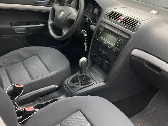 Синий Шкода Октавия, объемом двигателя 1.6 л и пробегом 330 тыс. км за 4300 $, фото 8 на Automoto.ua