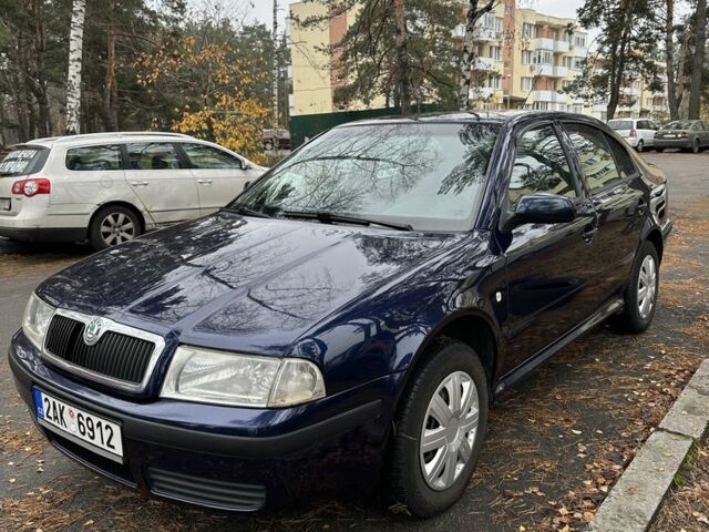 Синий Шкода Октавия, объемом двигателя 1.6 л и пробегом 252 тыс. км за 2300 $, фото 3 на Automoto.ua