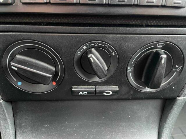 Синий Шкода Октавия, объемом двигателя 1.6 л и пробегом 289 тыс. км за 4990 $, фото 21 на Automoto.ua