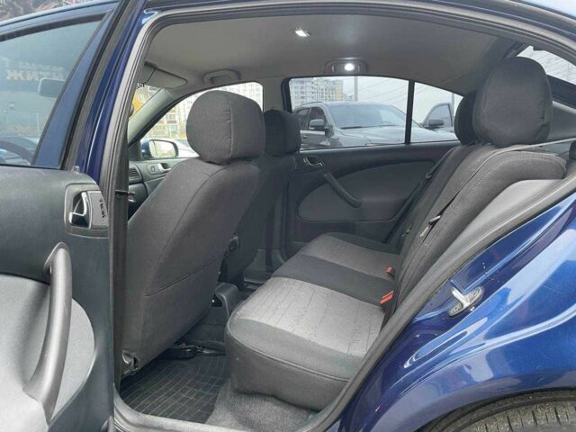 Синий Шкода Октавия, объемом двигателя 1.6 л и пробегом 289 тыс. км за 4990 $, фото 8 на Automoto.ua