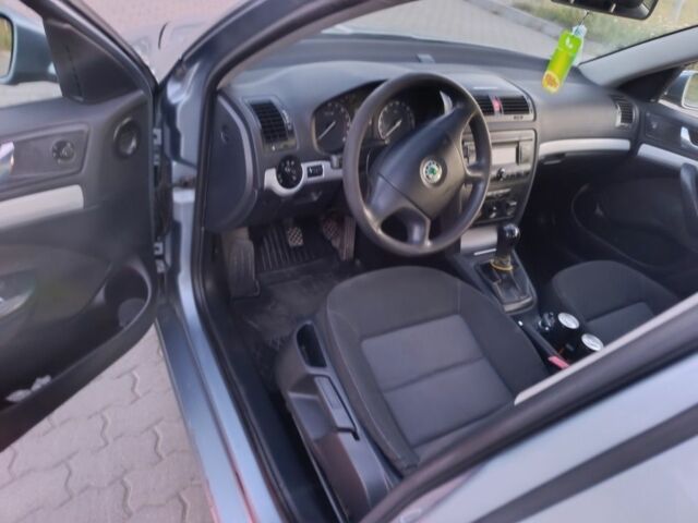 Синій Шкода Октавія, об'ємом двигуна 1.9 л та пробігом 359 тис. км за 2750 $, фото 6 на Automoto.ua