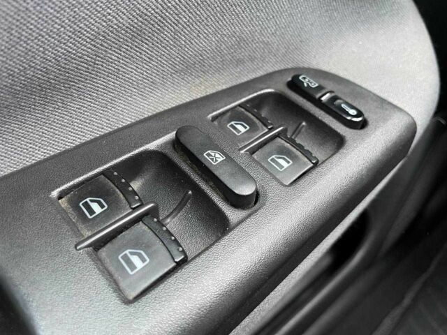 Синий Шкода Октавия, объемом двигателя 1.6 л и пробегом 289 тыс. км за 4990 $, фото 14 на Automoto.ua