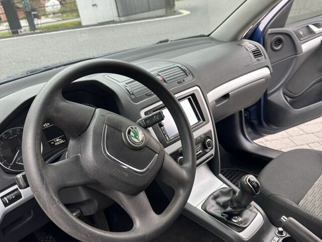 Шкода Октавия 2010 в Межгорье на Automoto.ua Синий Шкода Октавия, объемом двигателя 1.6 л и пробегом 240 тыс. км за 5300 $, фото 7 на Automoto.ua