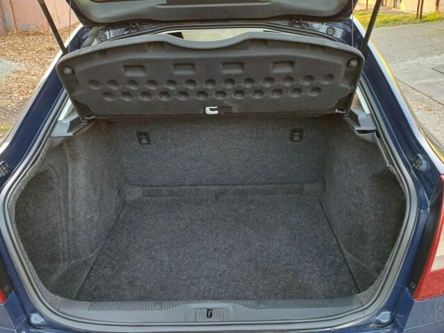 Синий Шкода Октавия, объемом двигателя 1.6 л и пробегом 204 тыс. км за 6300 $, фото 5 на Automoto.ua