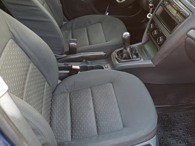 Синий Шкода Октавия, объемом двигателя 1.6 л и пробегом 204 тыс. км за 6300 $, фото 6 на Automoto.ua